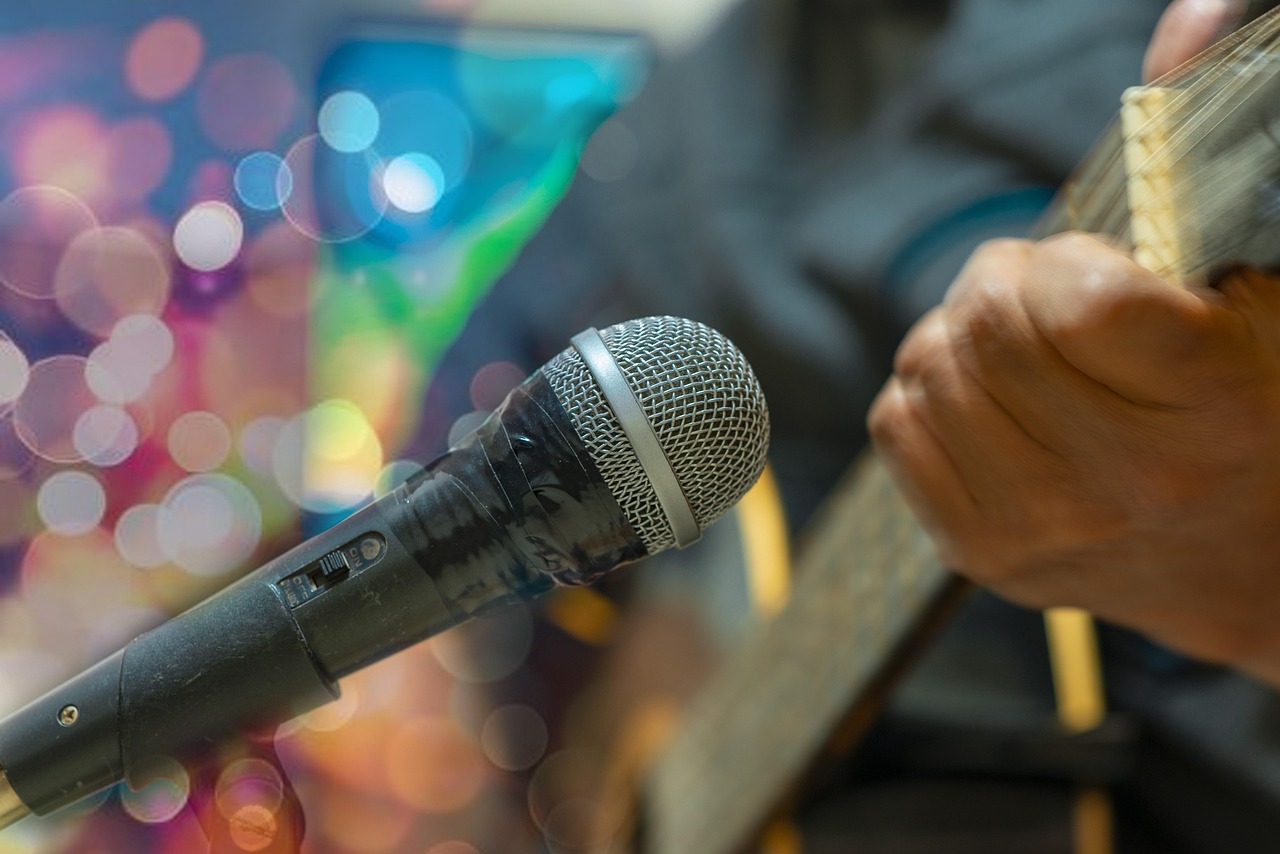 Plan a Spectacular Karaoke Night with Free Online RSVPs and Local Vendor Support