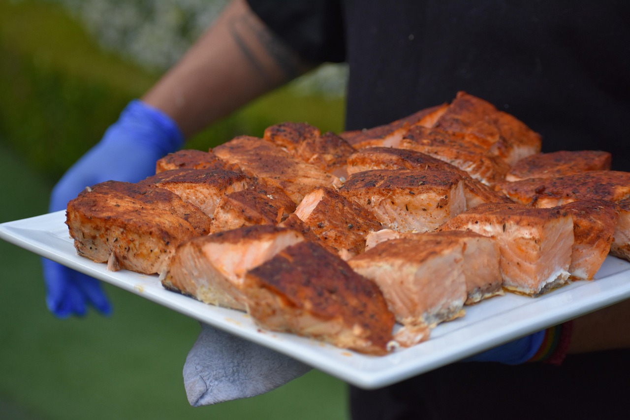 Plan the Ultimate Potluck Dinner Party with Free Online RSVP and Local Vendor Support