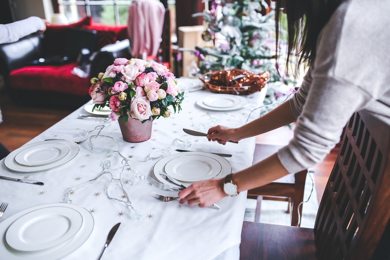 Celebrate Your Potluck Dinner Party Like a Pro with Free Online RSVPs & Local Vendors