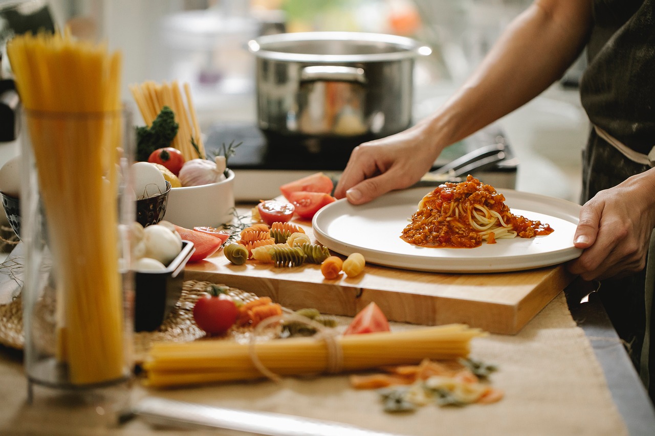 Plan the Perfect Potluck Dinner with Free Online RSVP & Local Flavor