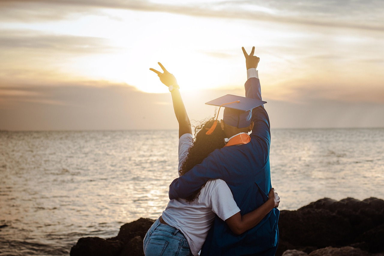 Celebrate Graduation the Smart Way: Free RSVP & Local Vendor Support Made Easy